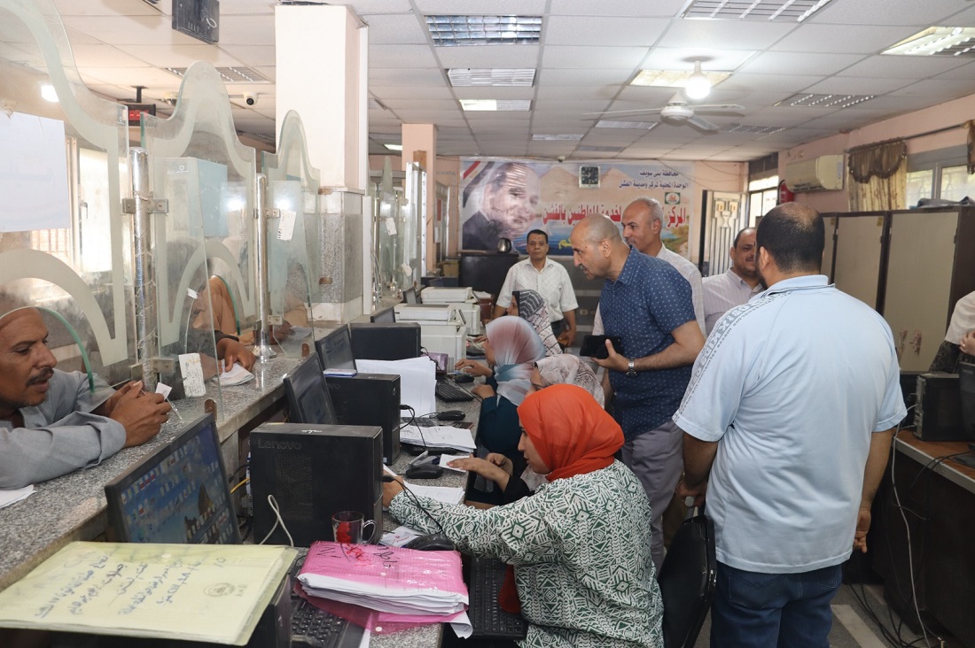 السكرتير العام المساعد يتفقد العمل بمنظومة التصالح
